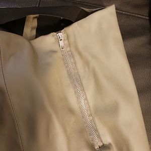 Vegan Leather Stretch Pants in army green MEDIUM